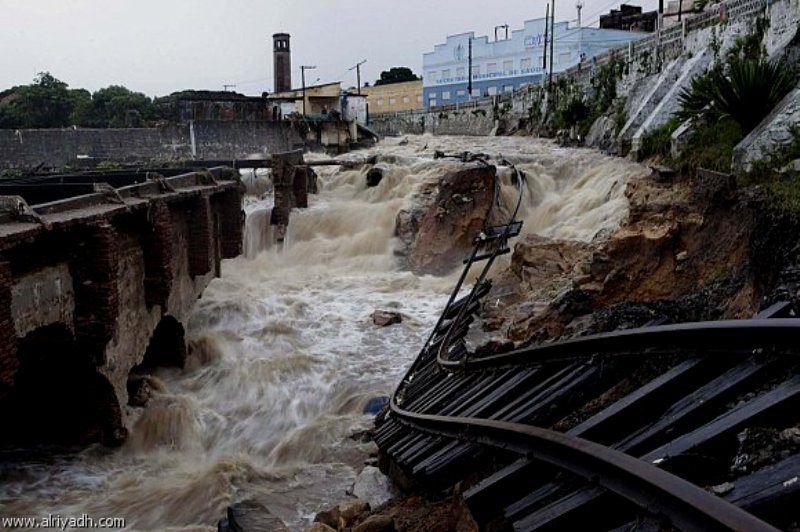فيضانات البرازيل تقتل 35 شخصا وتشرد عشرات الآلاف  Fidanat (4)